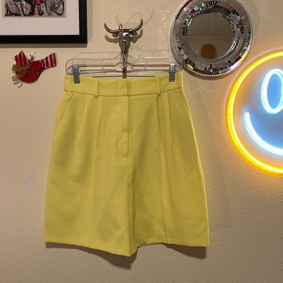 NWT! Topshop Yellow Trouser Shorts size 6 - Picture 1 of 5
